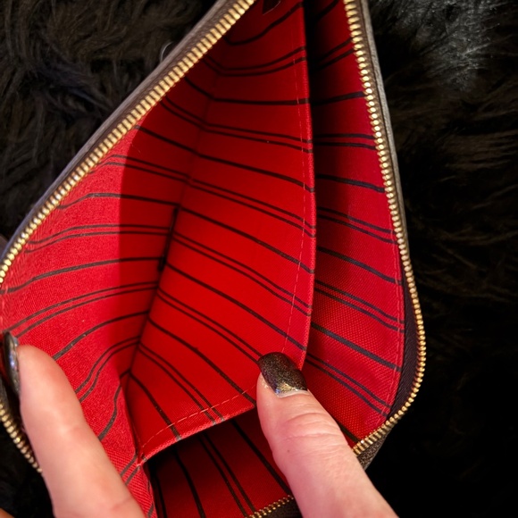 Louis Vuitton Neverfull MM with wristlet pouch - Picture 7 of 13